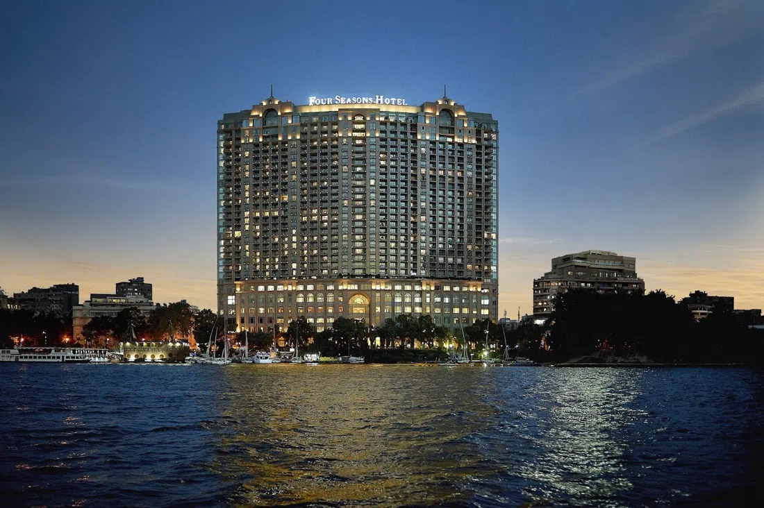 Four Seasons Nile Plaza — Zitouni & Upper Deck Lounge, Cairo