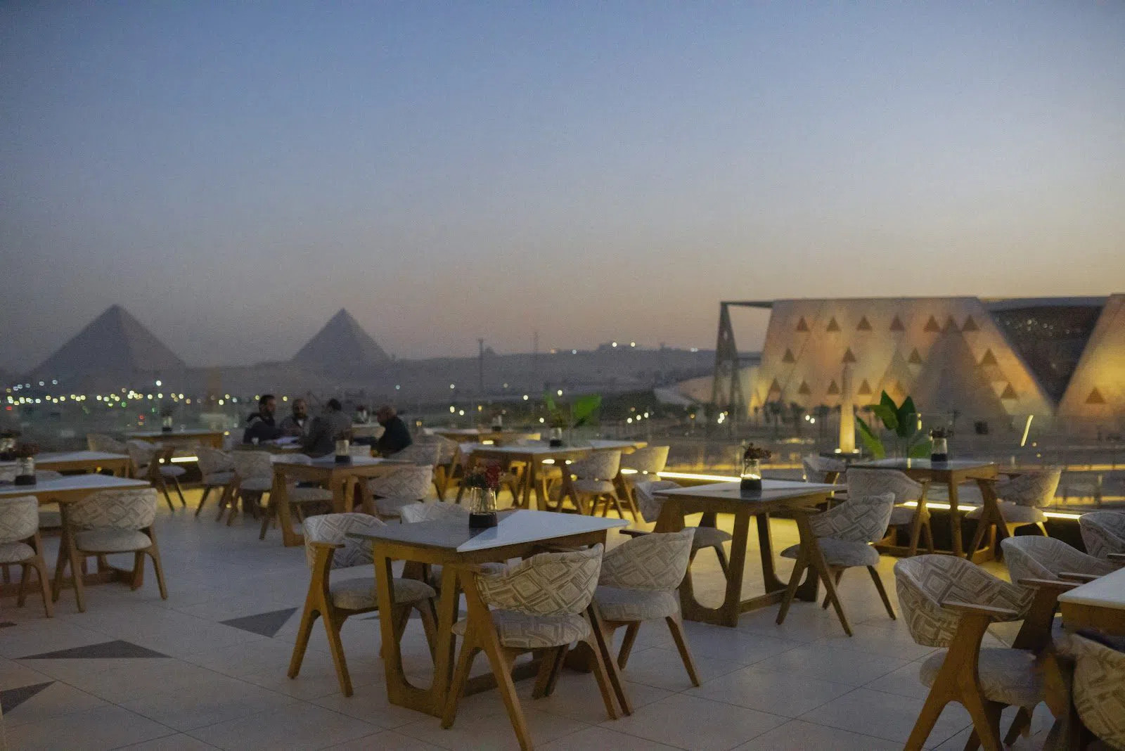 Great Pyramid Inn (Akemi rooftop), Cairo